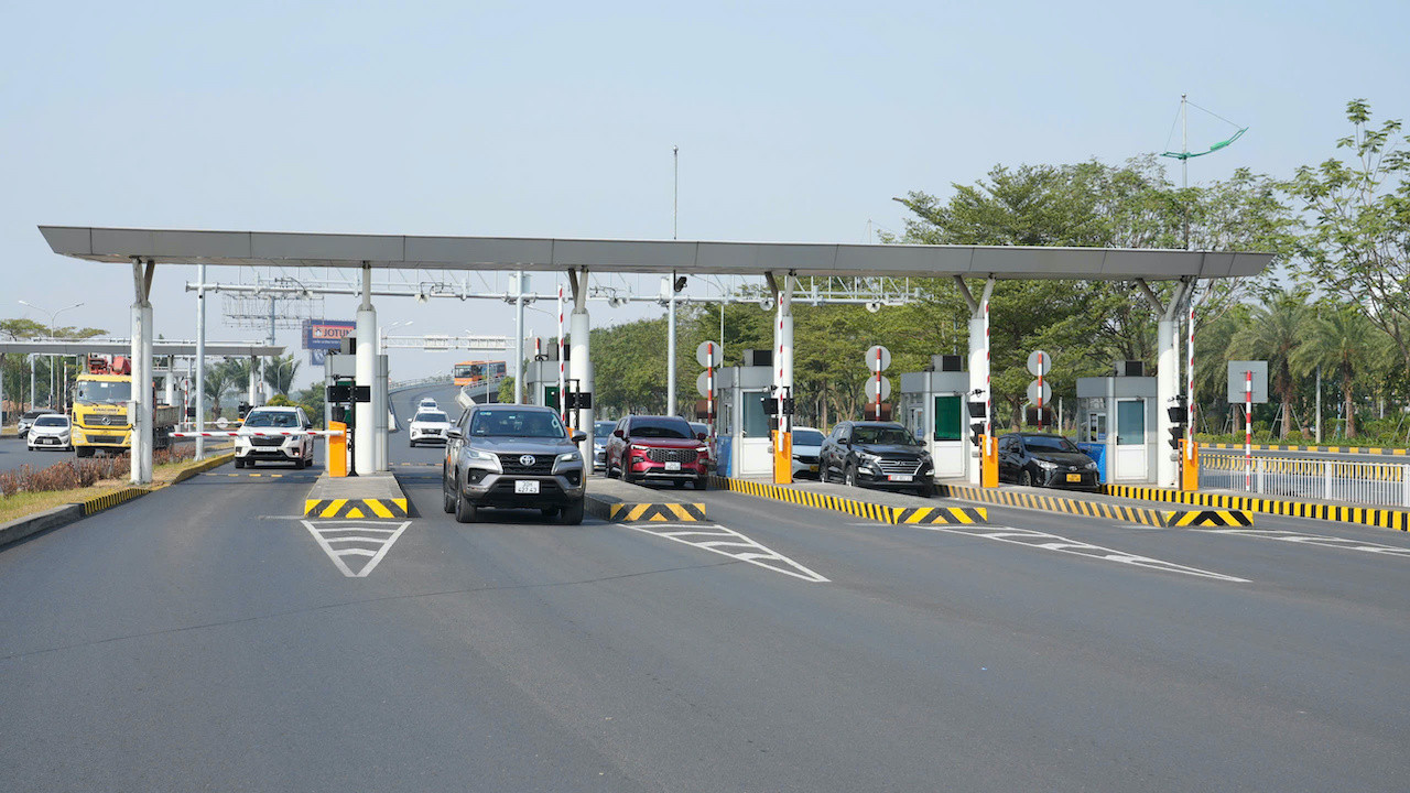 Cảng HKQT Nội Bài chính thức áp dụng thu phí không dừng tại tất cả các làn vào ra cả hai nhà ga (4) (1).jpg