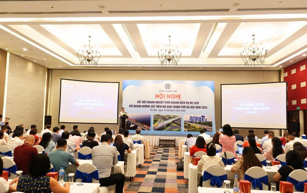Hanoi boosts rail tourism with seasonal, event-based tours