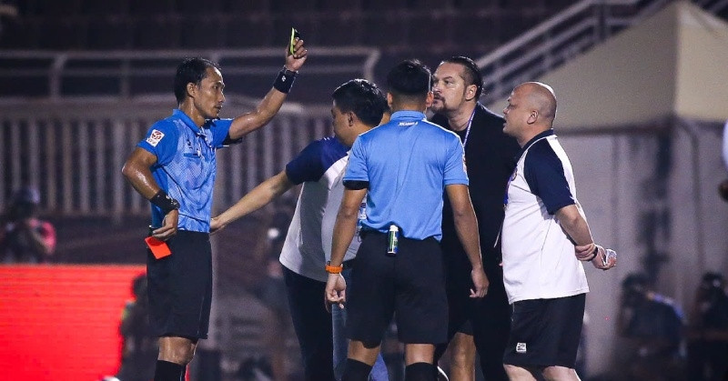 Pressure mounts on referees in the intense V-League 2025/26