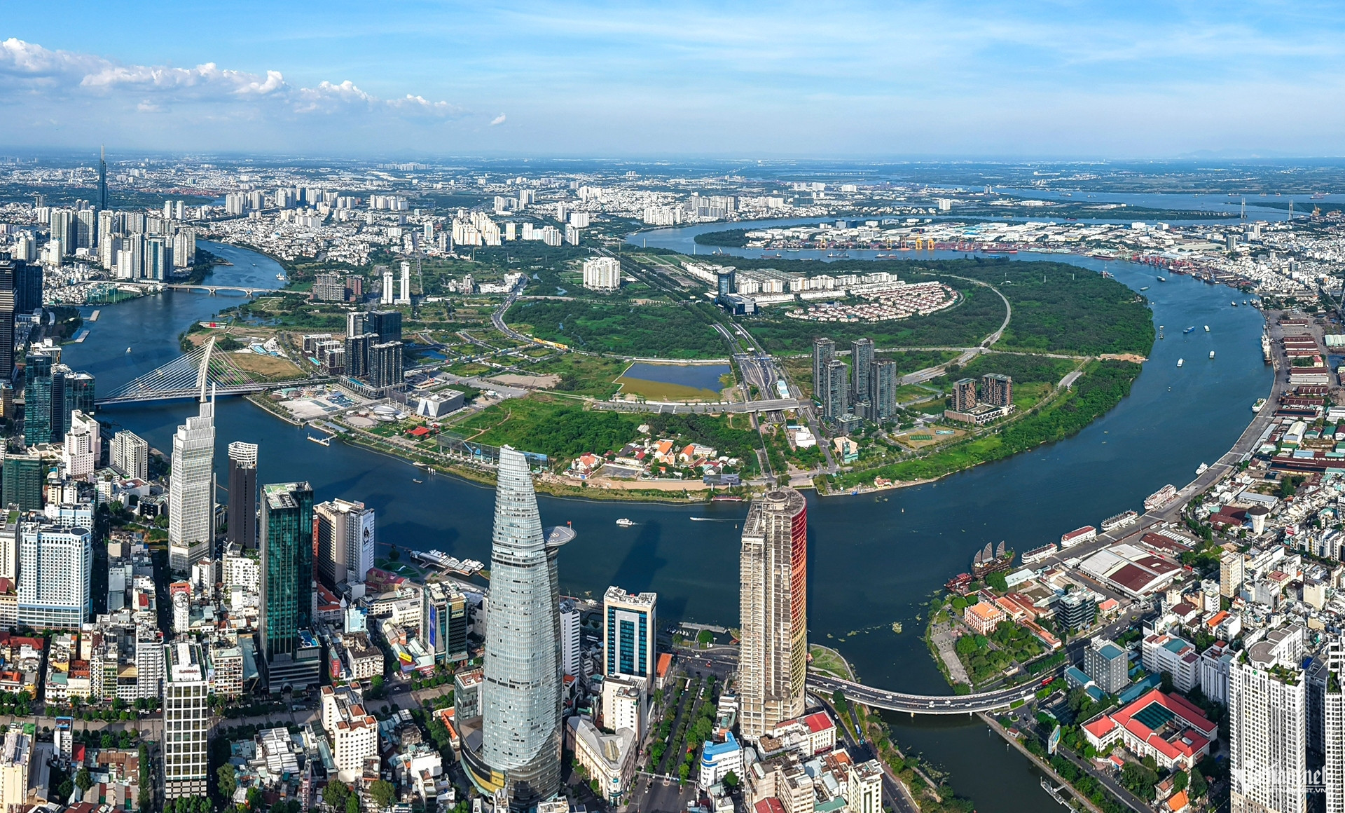 W-trung tam tai chinh.jpg