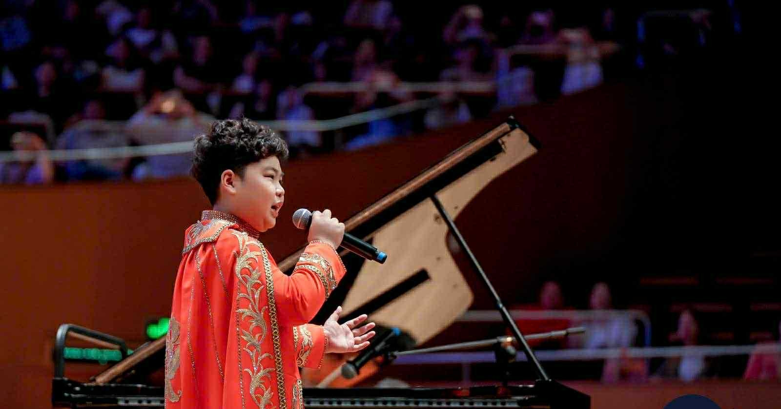 Vietnamese boy stuns Shanghai with Chinese song at age 13