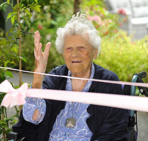 nguoi cao tuoi 1.jpg