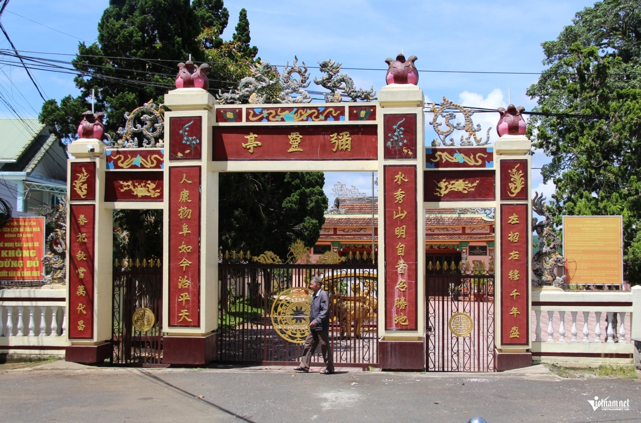 ancient temple vn.jpg