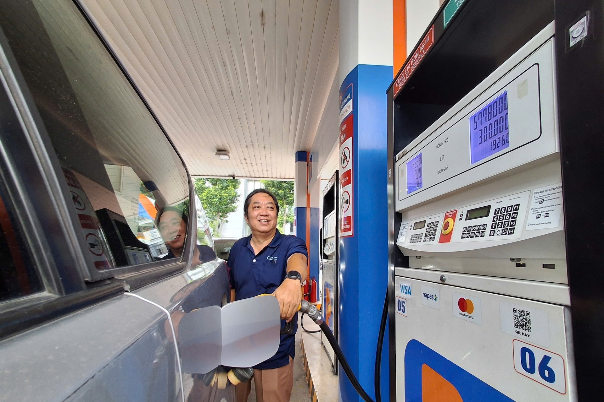 Vietnam's drivers cautious about shift to E10 fuel
