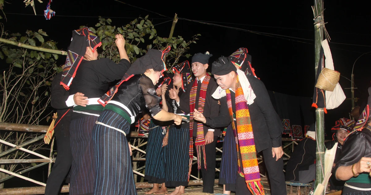 Han Khuong revives timeless Thai ethnic tradition in Vietnam