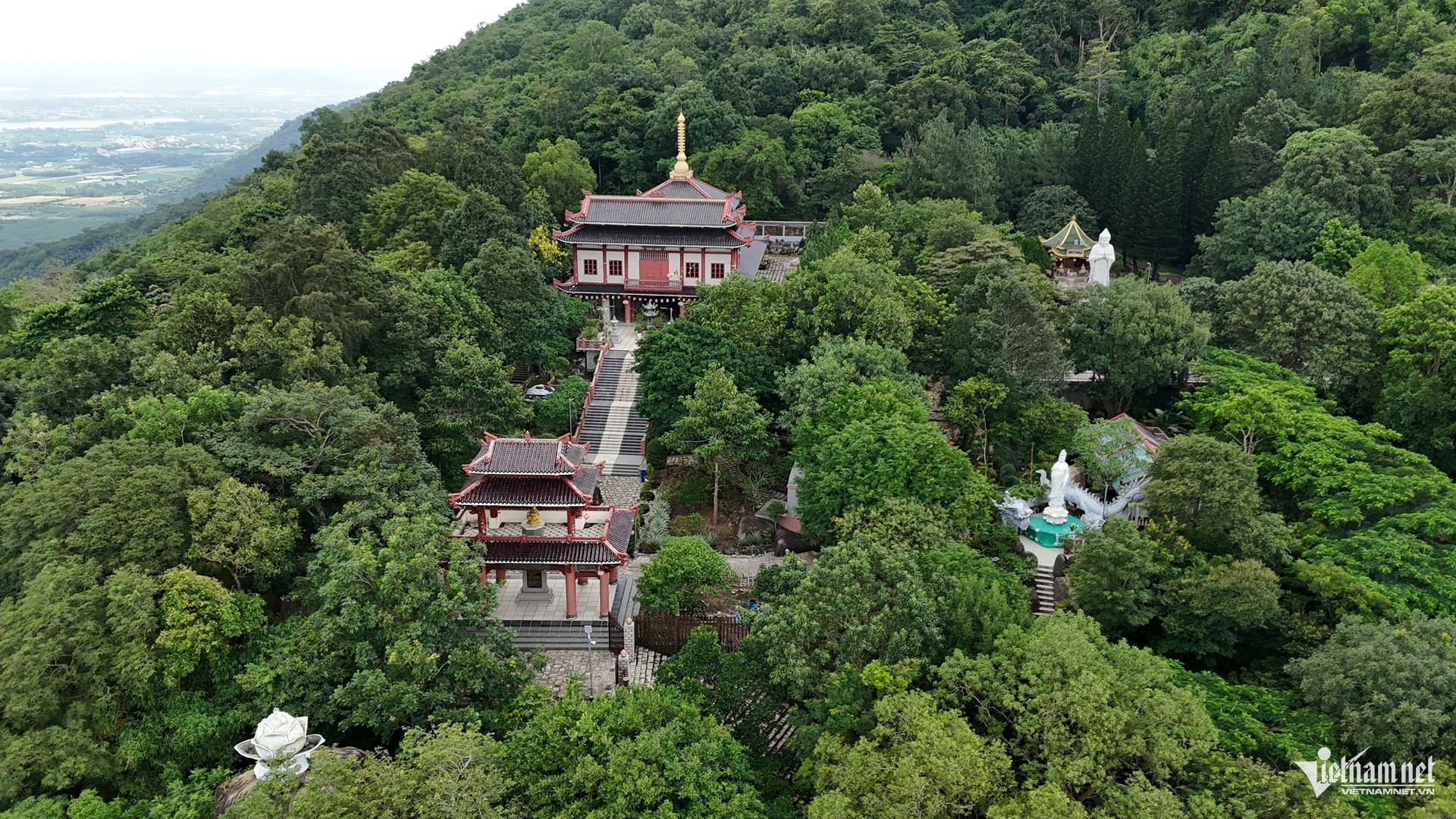 vietnam pagoda.jpg