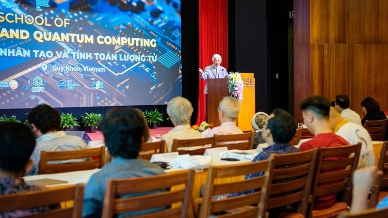 Gia Lai hosts first summer school on AI, quantum computing