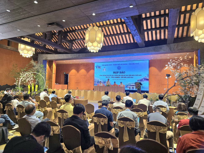 vna-potal-hop-bao-cong-bo-gia-tri-toan-cau-cua-quan-the-di-san-van-hoa-the-gioi-yen-tu-vinh-nghiem-con-son-kiep-bac-8216728.jpg
