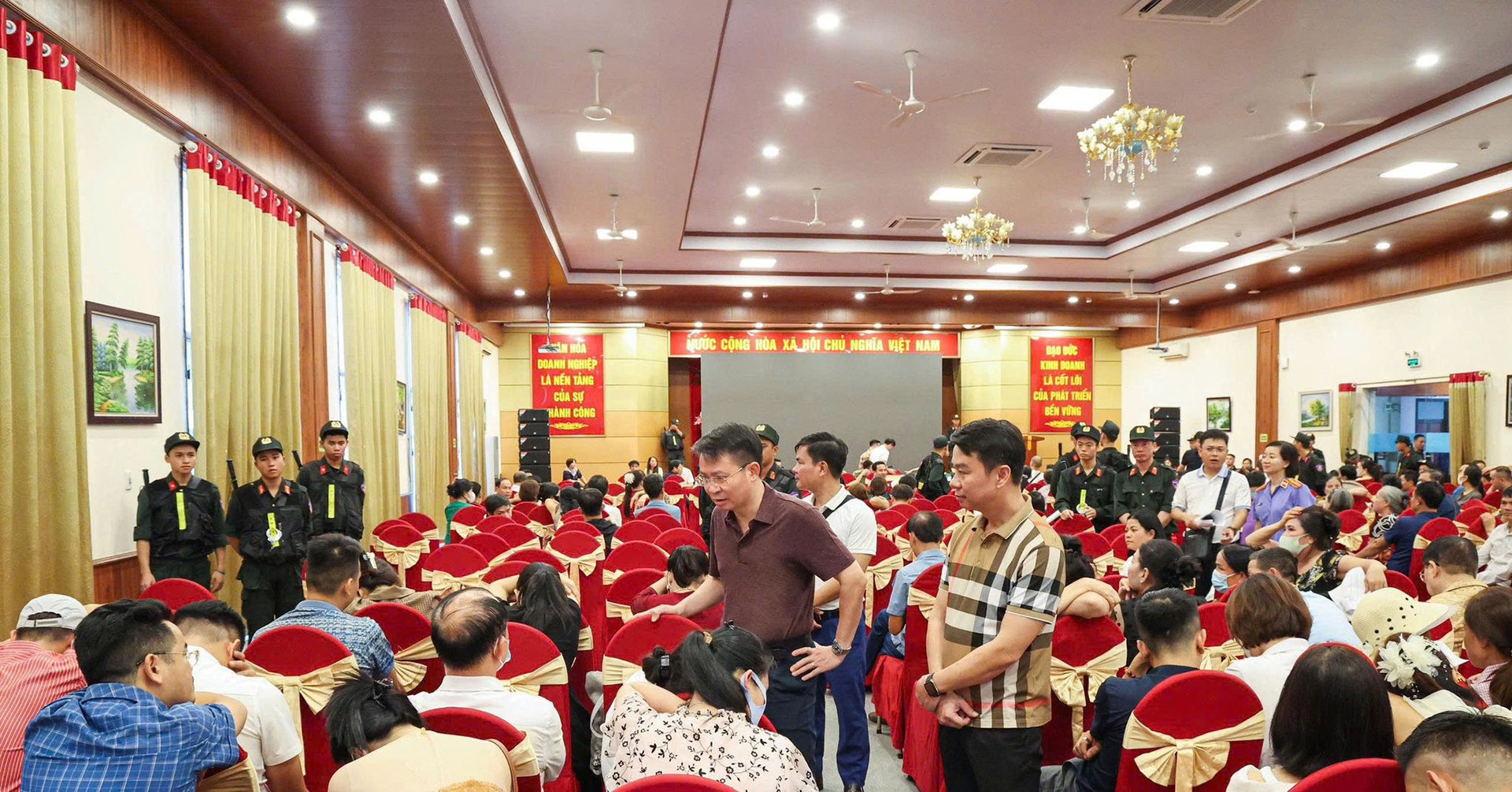 Vietnam police bust $2 million digital currency scam led by HCM City man