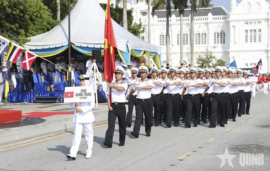Vietnamese navy joins friendship parade in Malaysia