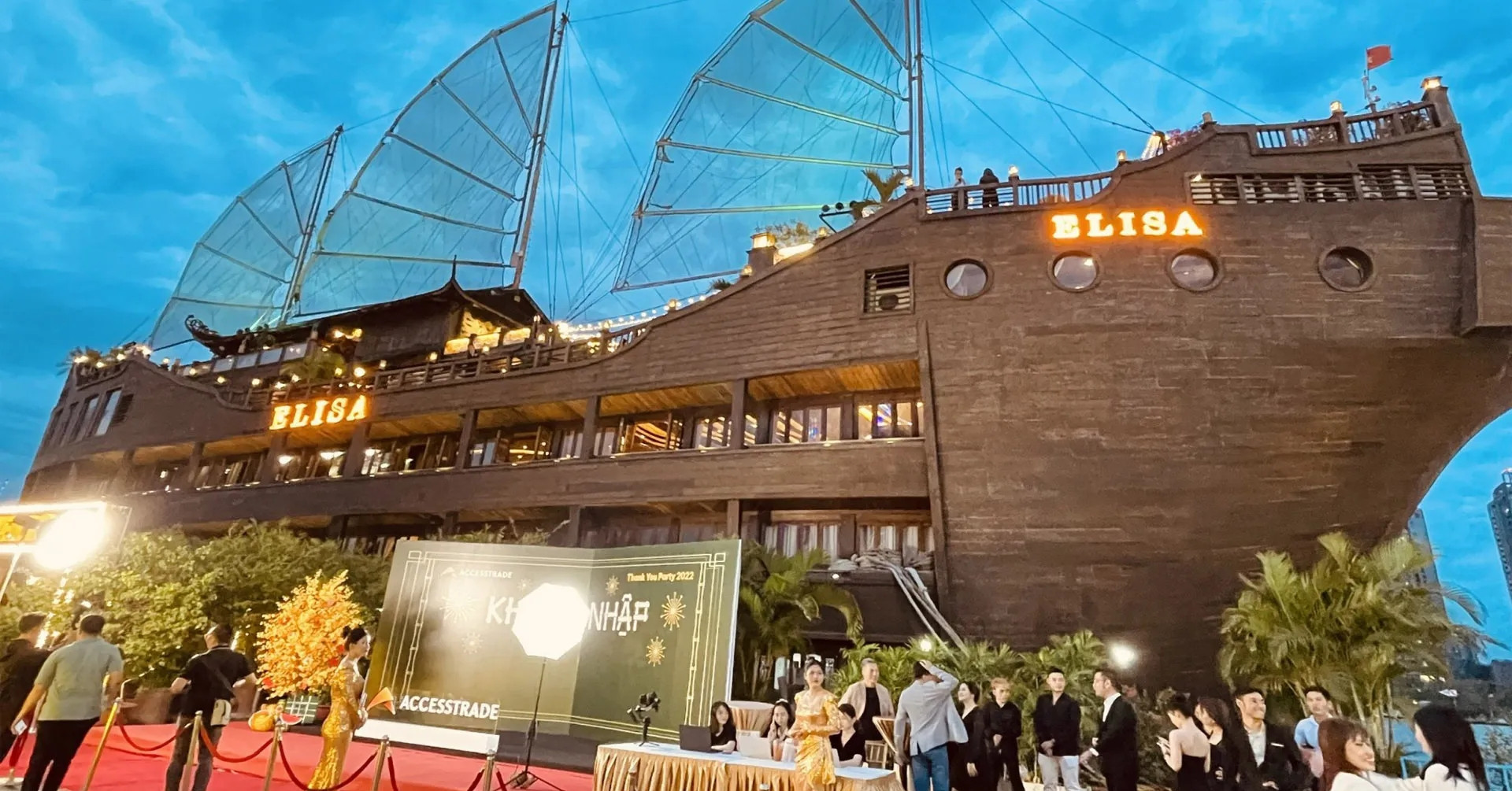 Vietnam’s largest floating restaurant faces uncertain future