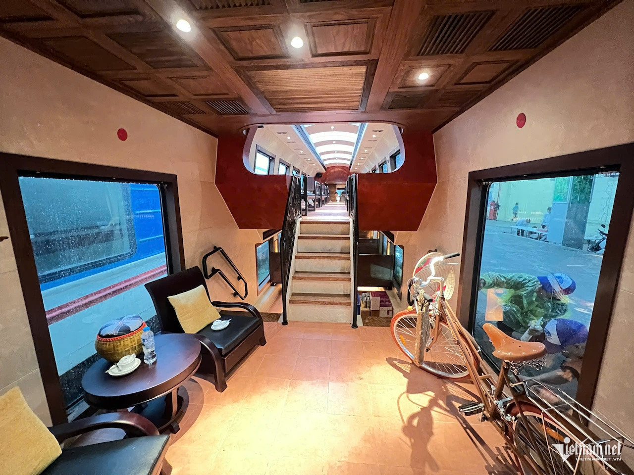 W-xe dap tren tau .jpeg