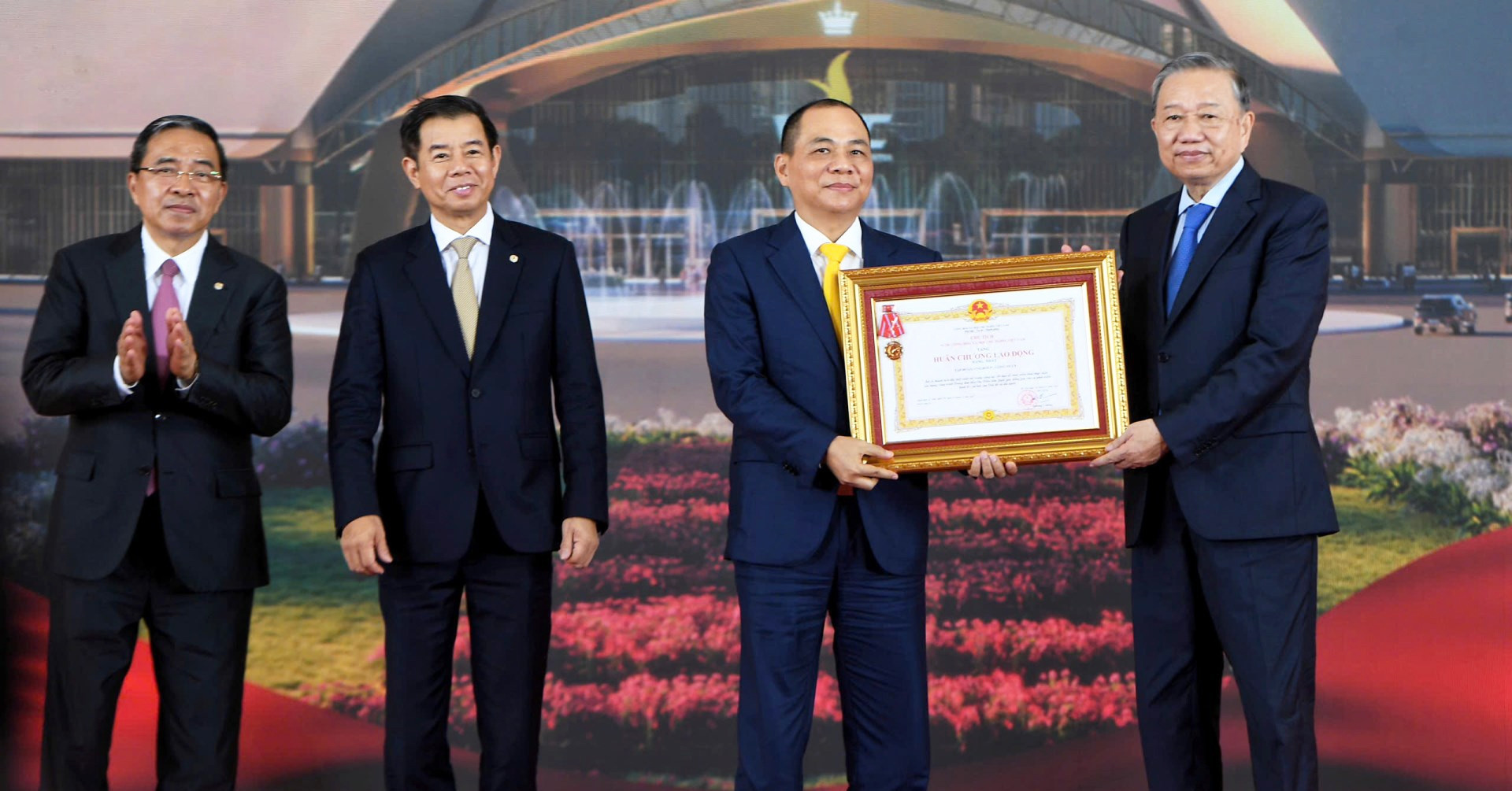 Vietnam honors corporations for landmark contributions at national celebration