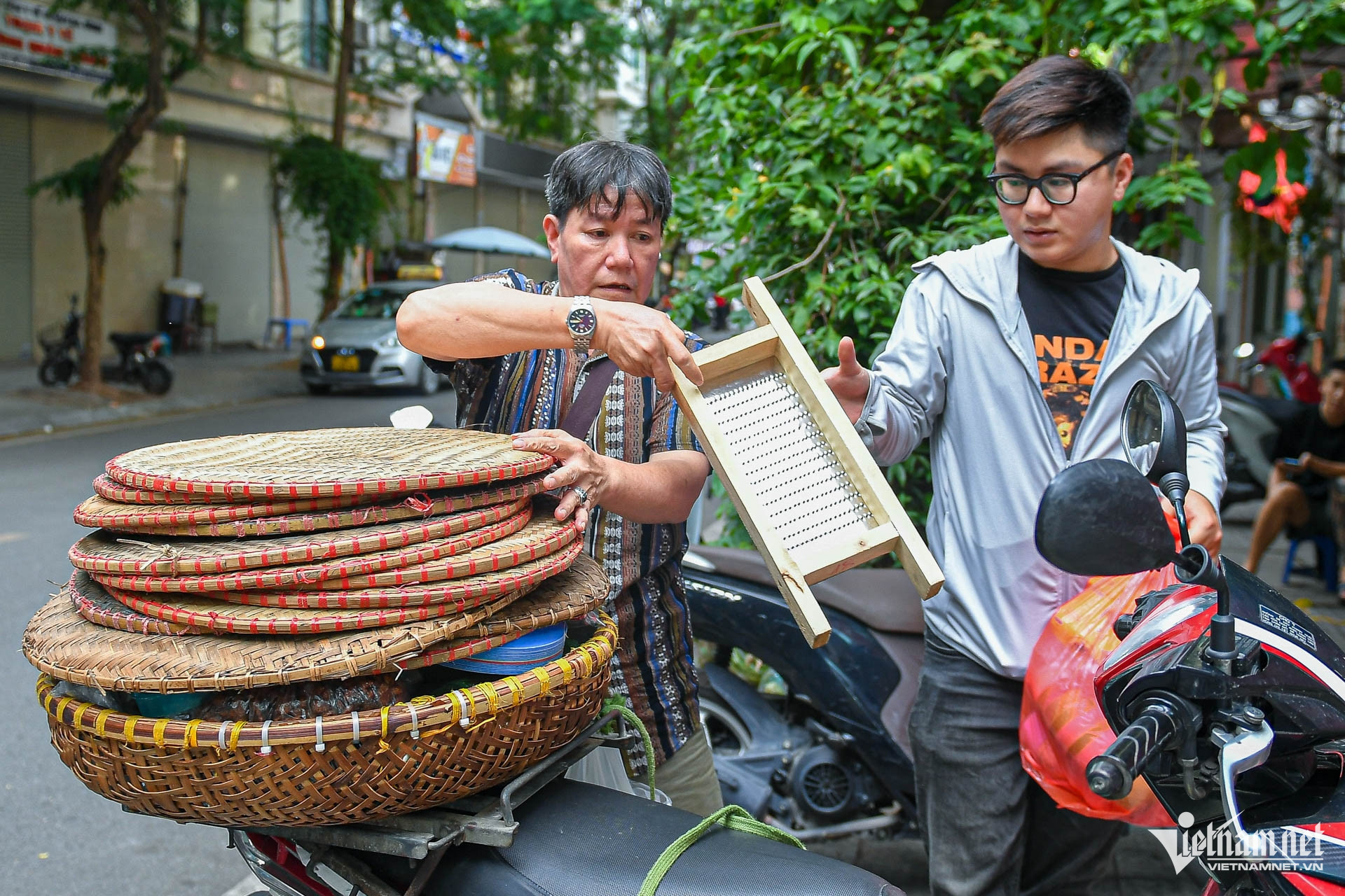 hanoi street food.jpg