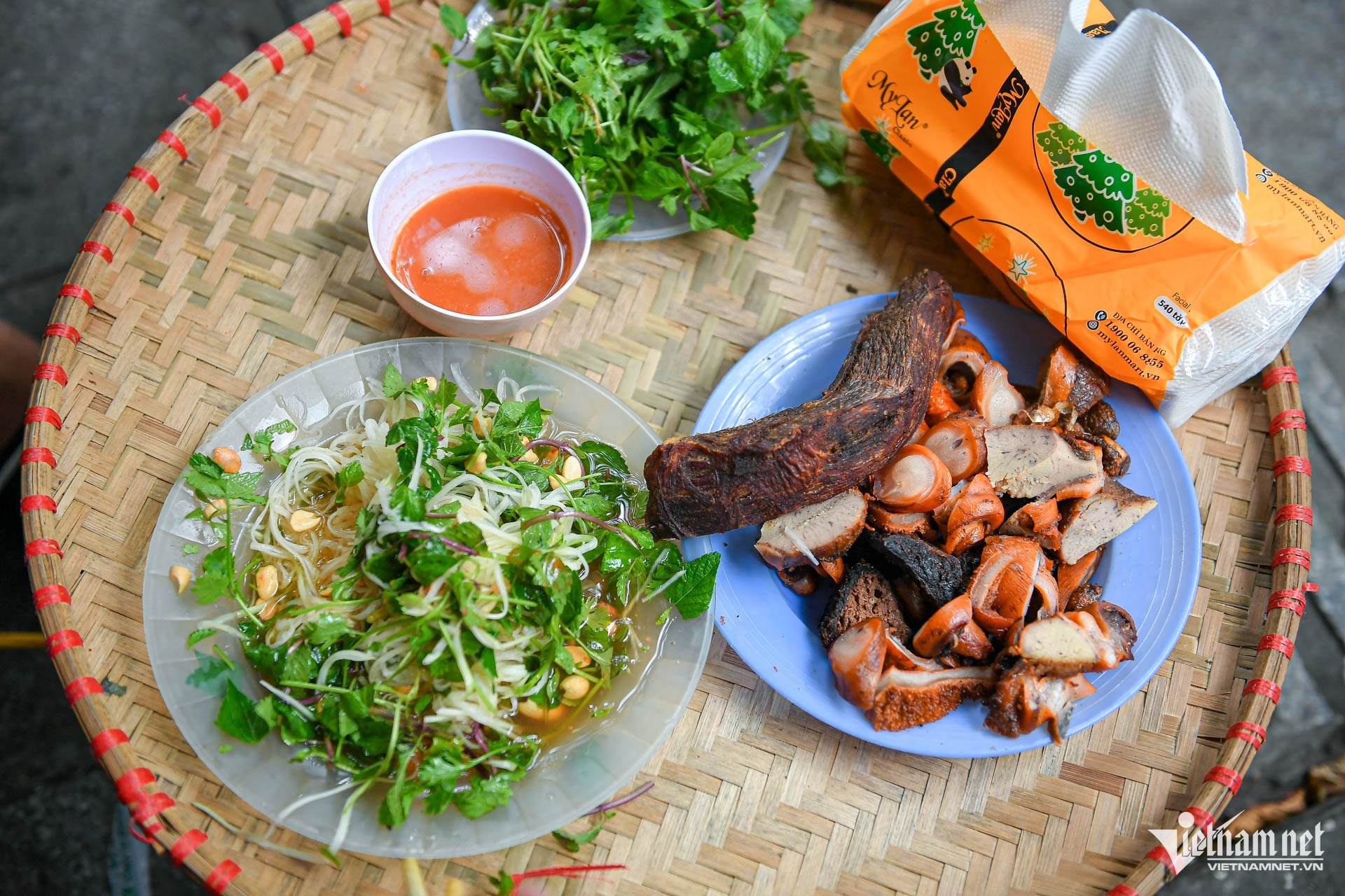 hanoi street food5.jpg