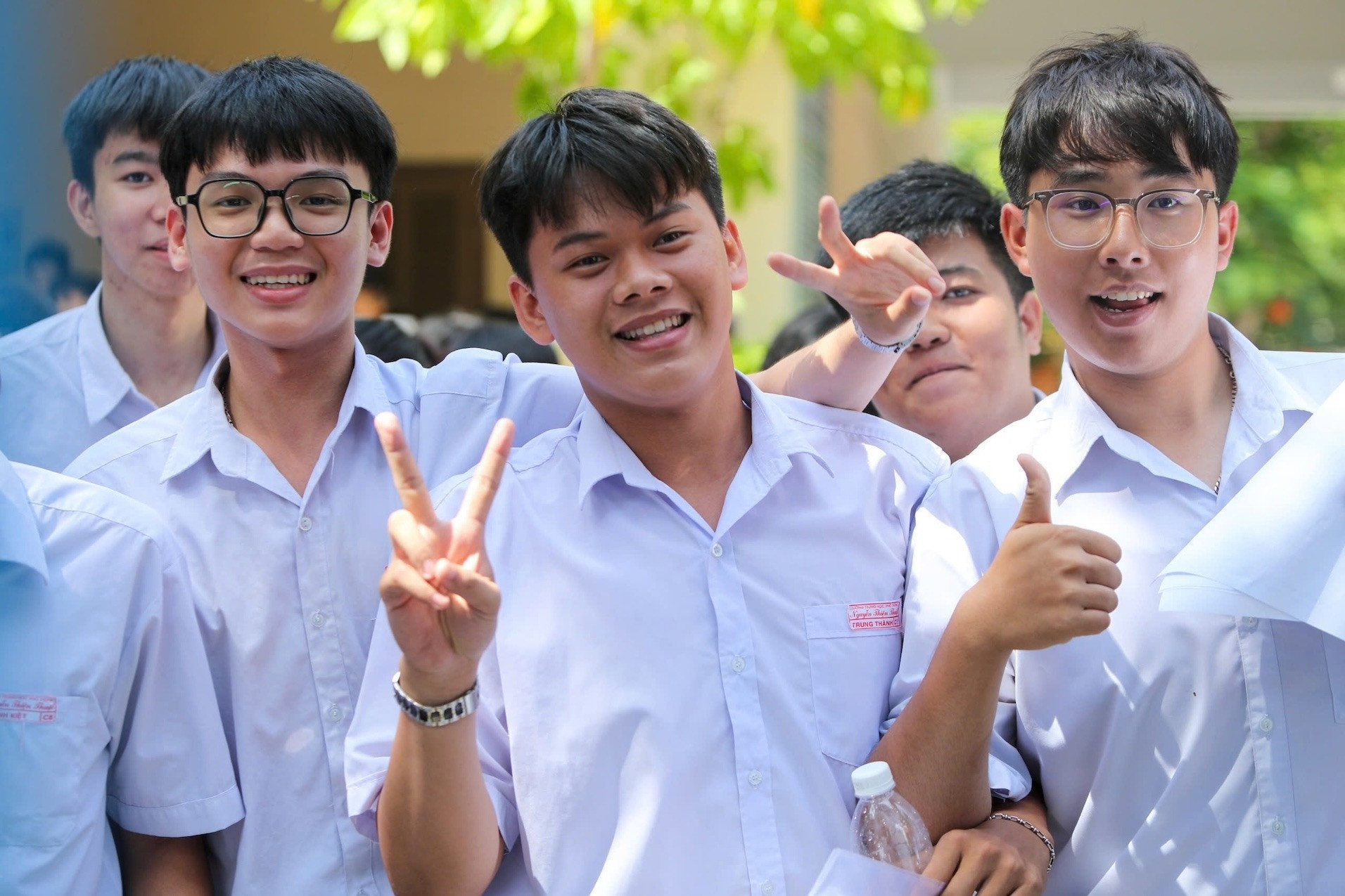 Examinees anxiously await universities’ decisions on admission cutoffs