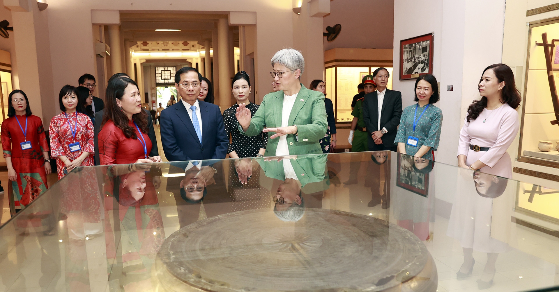 Penny Wong visits Vietnam’s national museum, meets local alumni