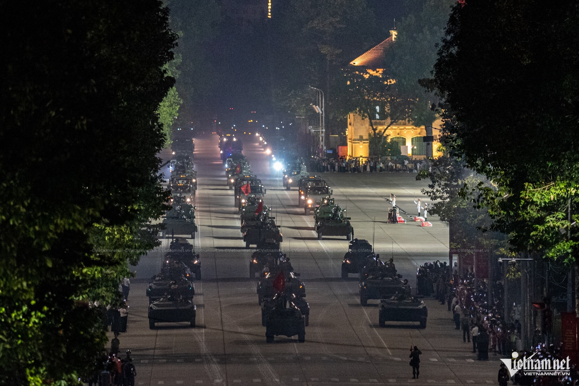 hanoi parade.jpg