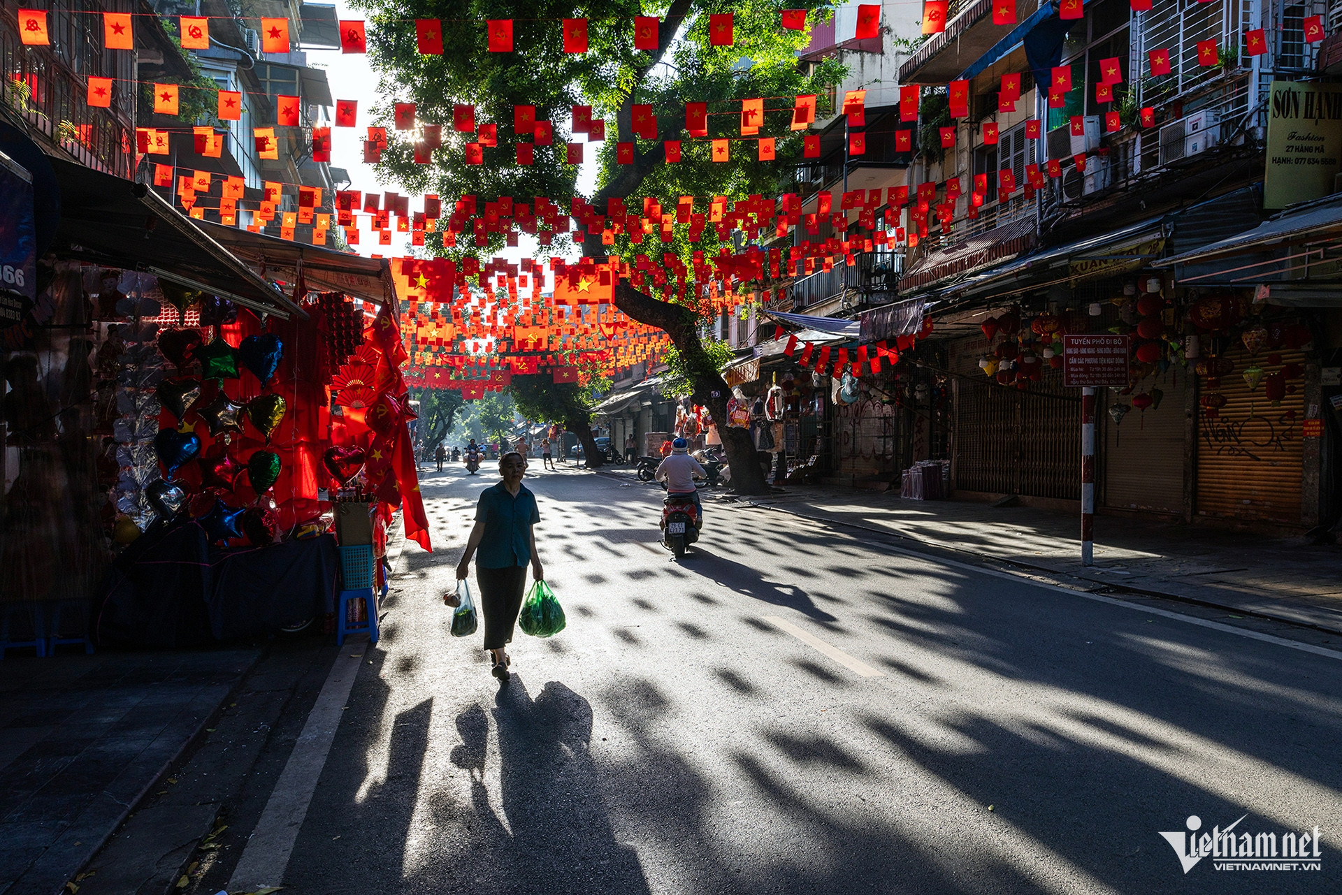 hanoi parade.jpg