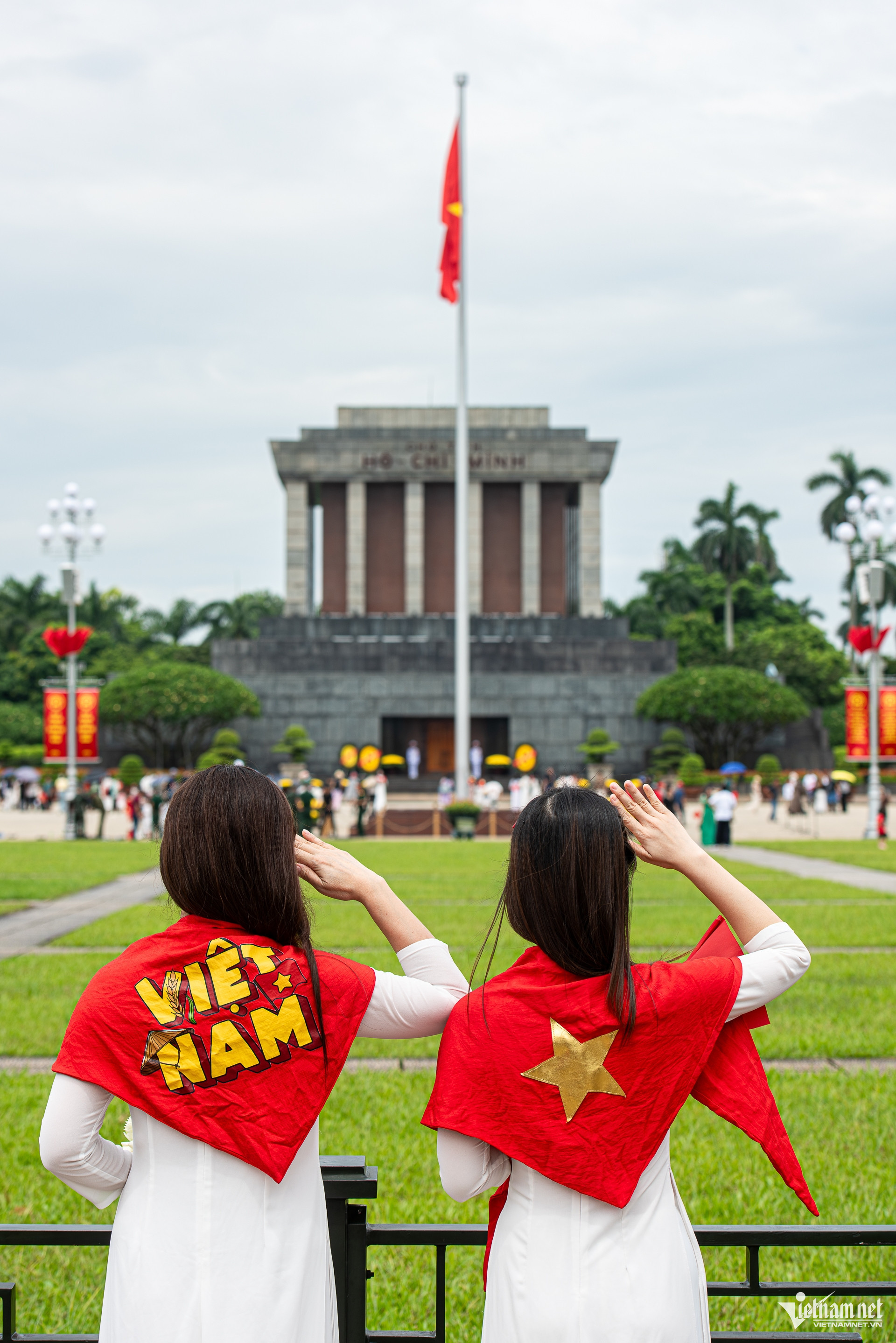 hanoi parade18.jpg