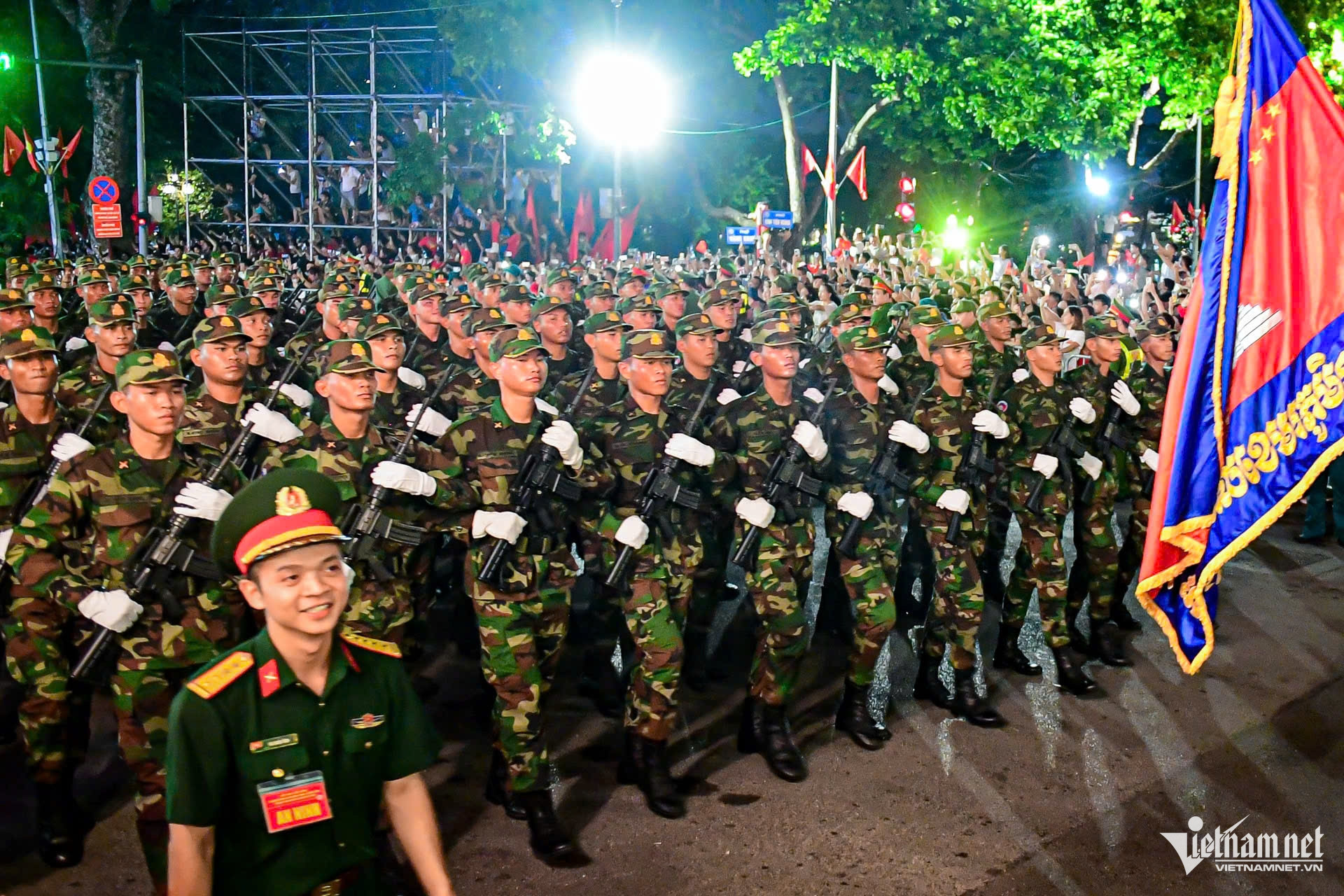 hanoi parade5.jpg