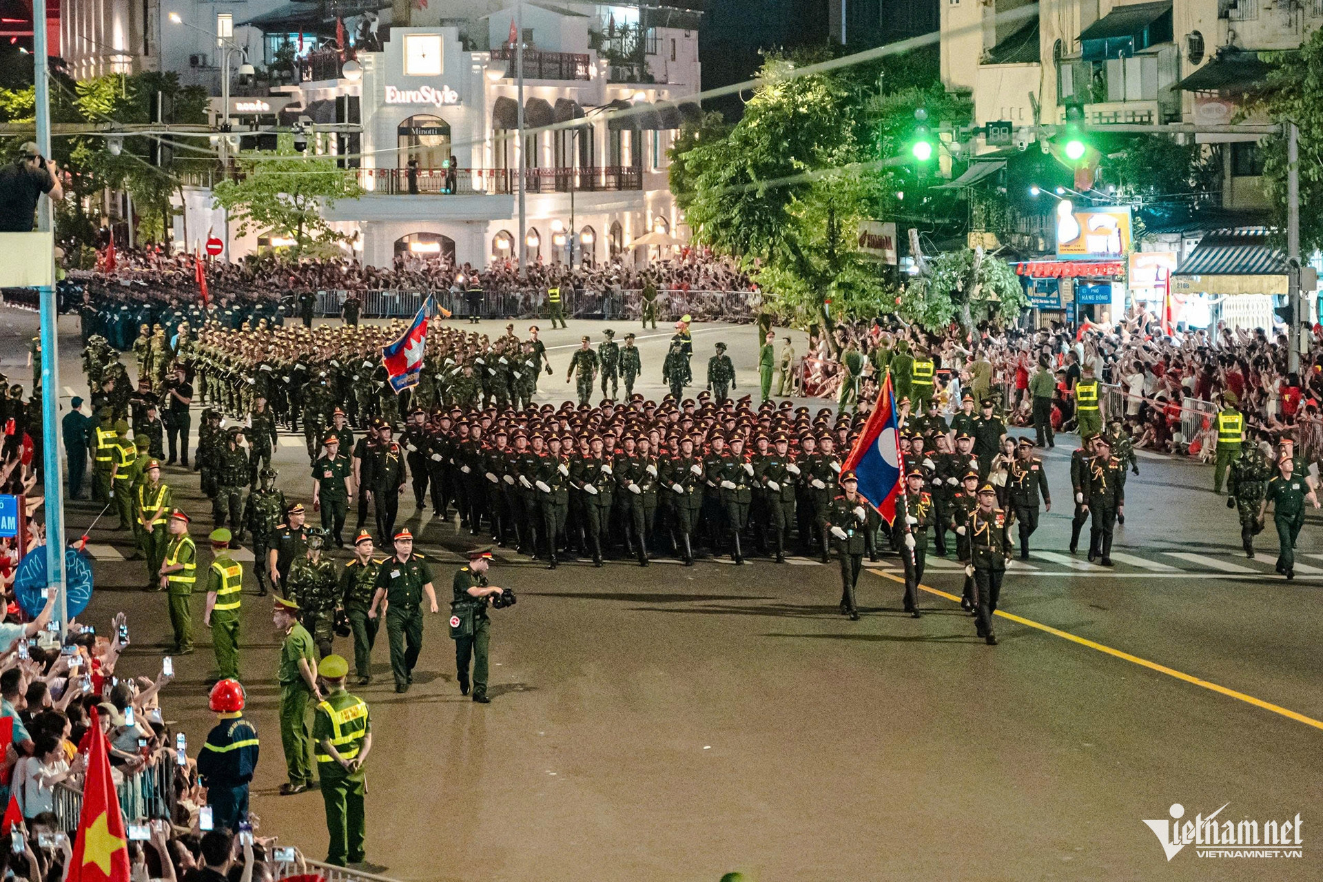 hanoi parade6.jpg