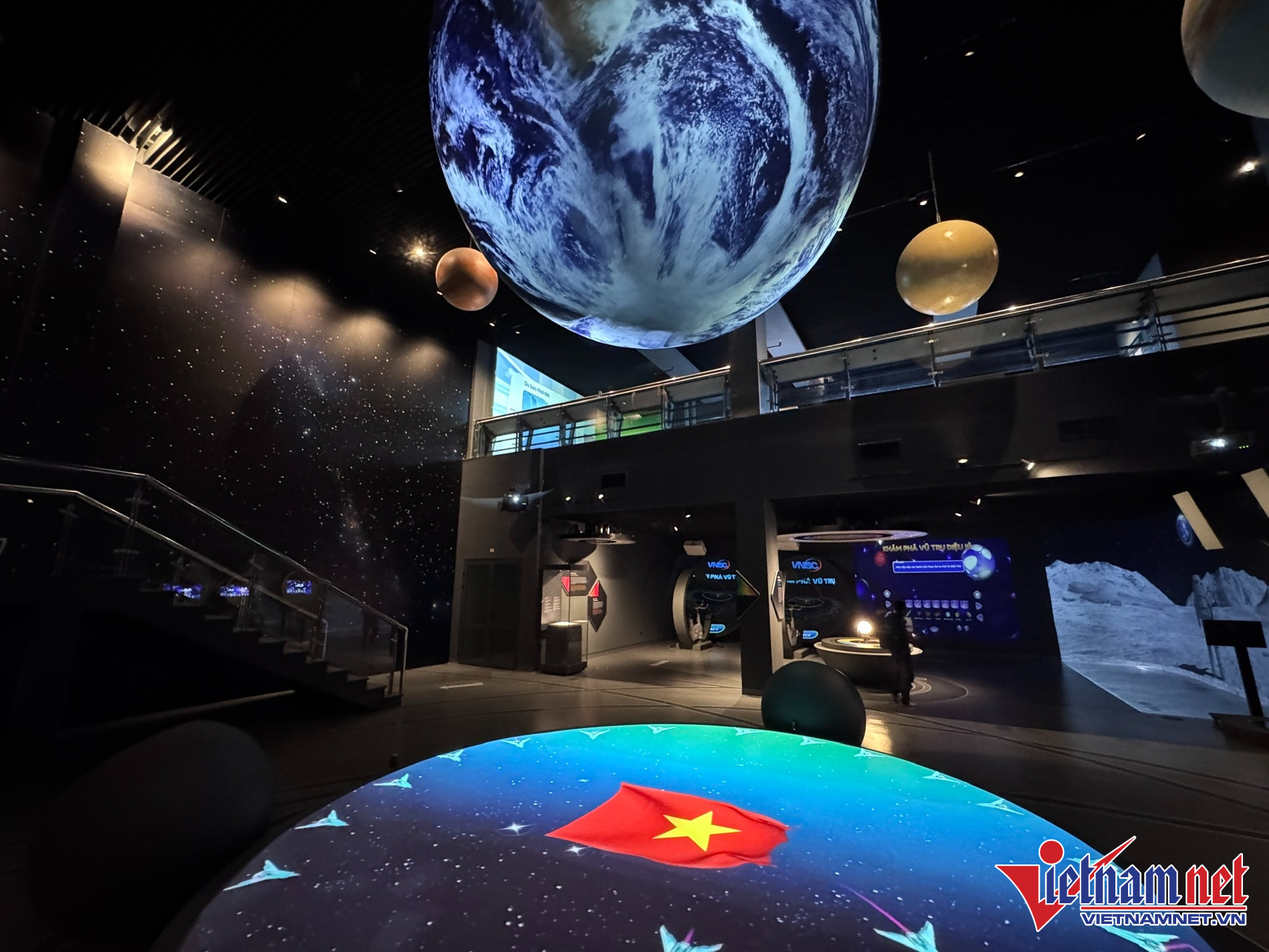 W-bao tang vu tru vn.jpg