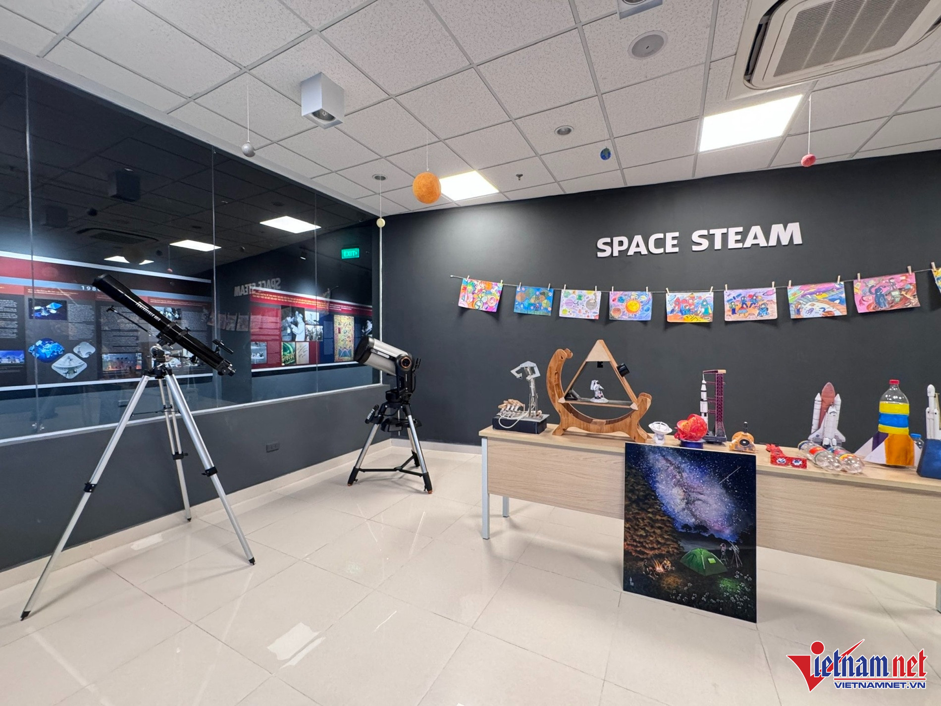 W-bao tang vu tru vn 2.jpg