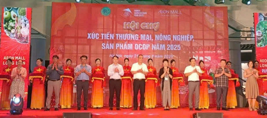 Agricultural, OCOP product promotion trade fair opens in Hanoi
