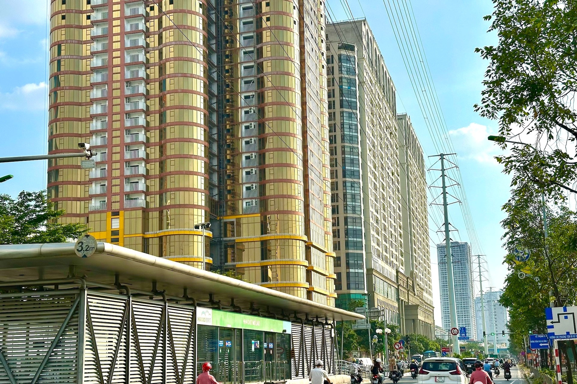 As apartment prices in Hanoi soar, investors keep buying but homebuyers hesitate