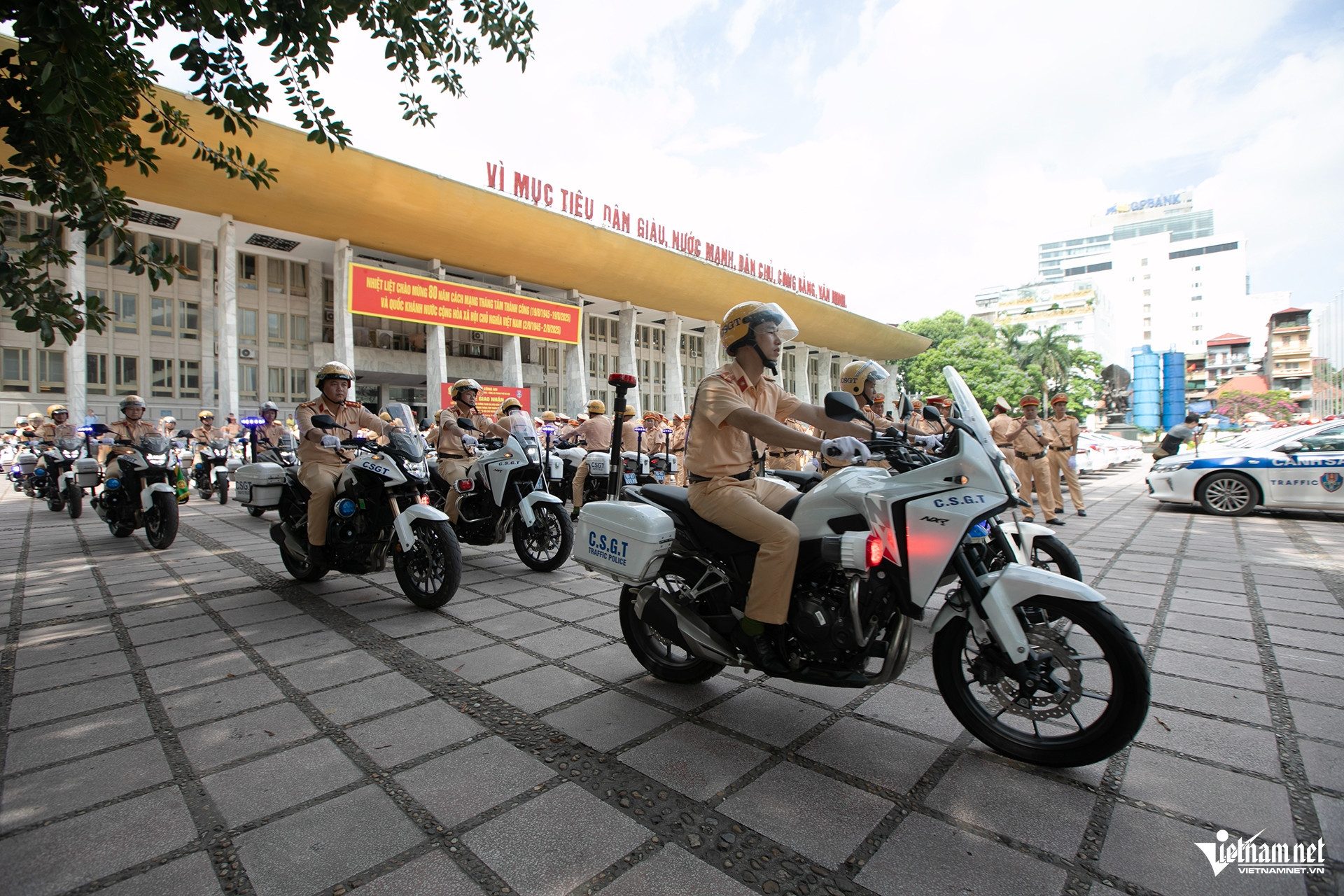 W-can bo chien si tang cuong 6.jpg