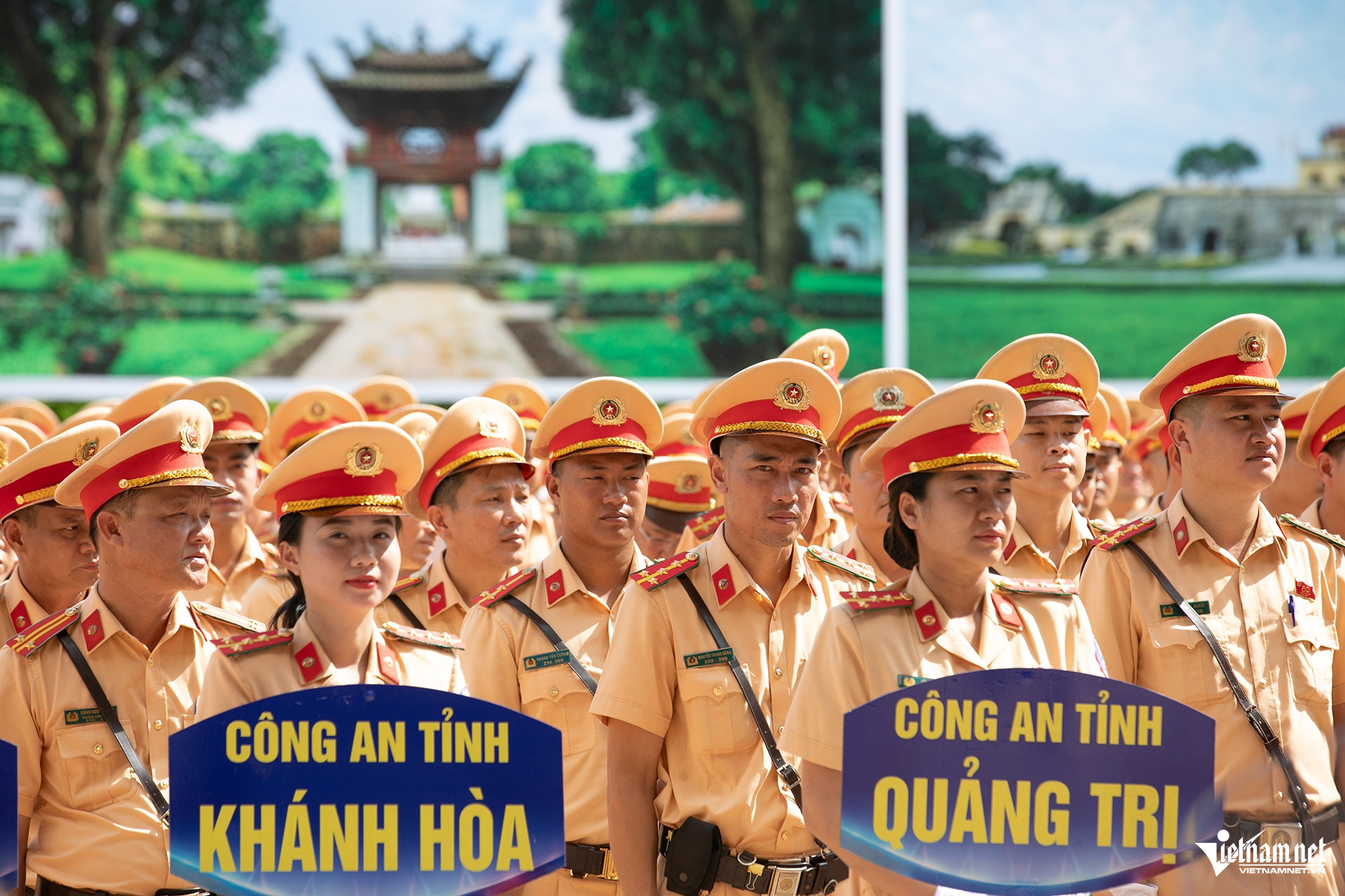 W-can bo csgt tang cuong.jpg