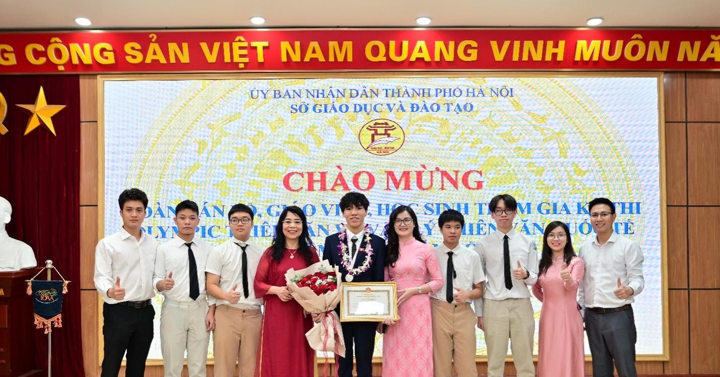 Hanoi student shines with international medals in science and astronomy