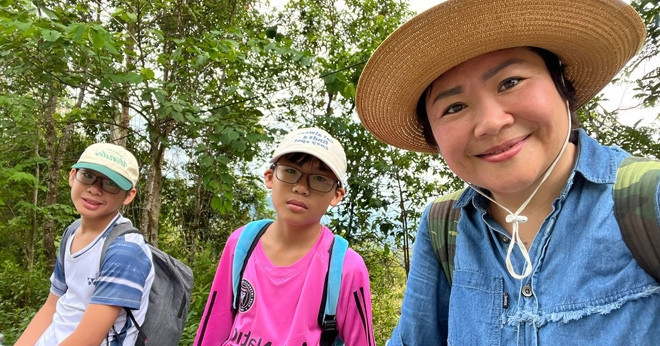 Dien Bien mother and sons walk 500km to Hanoi for parade