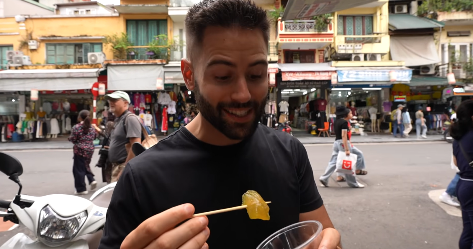 Canadian tourist tries Hanoi street cake, stuns with three-word reaction