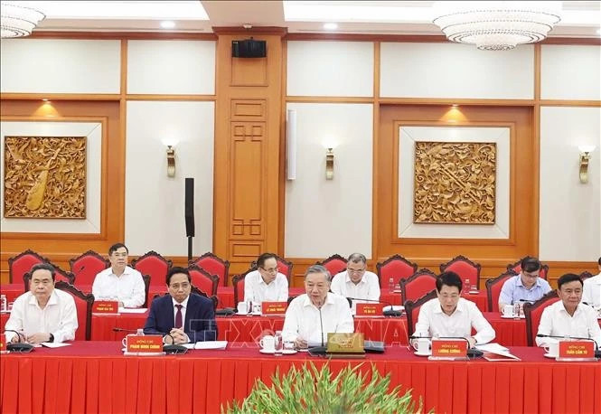 Politburo reviews draft documents, personnel plan for 12th VPA Party Congress