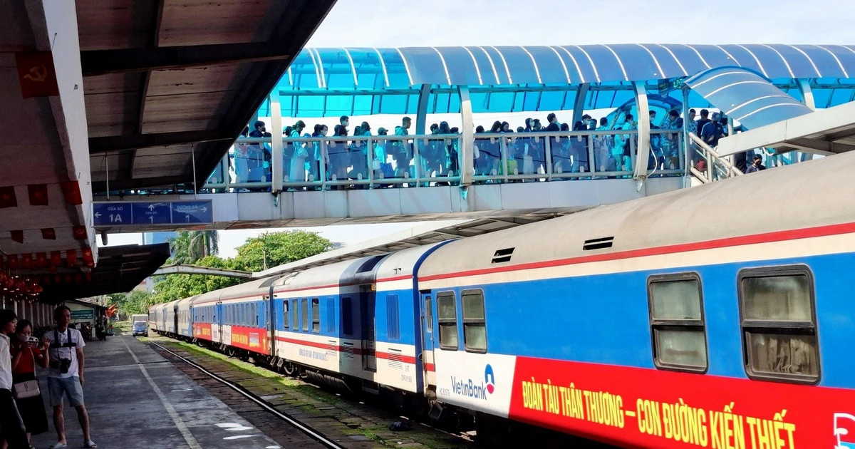 Train services suspended on Hanoi-Vinh and Hanoi-HCMC routes due to storm