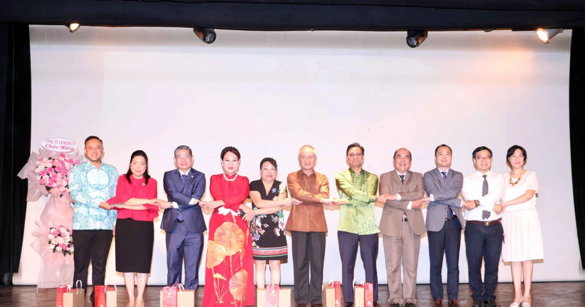 Vietnam works together with other ASEAN nations to tackle shared challenges