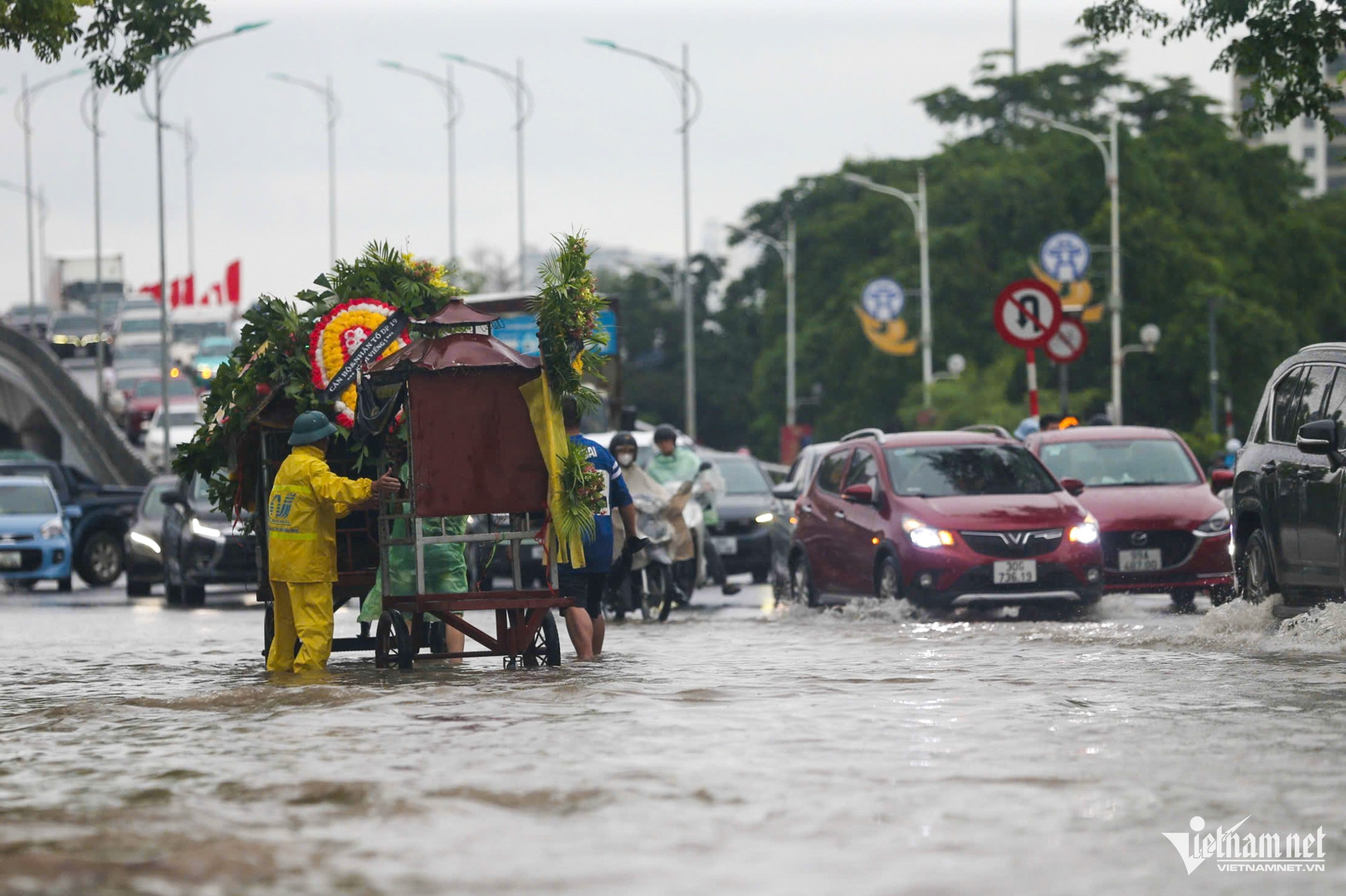 hanoi flood.jpg