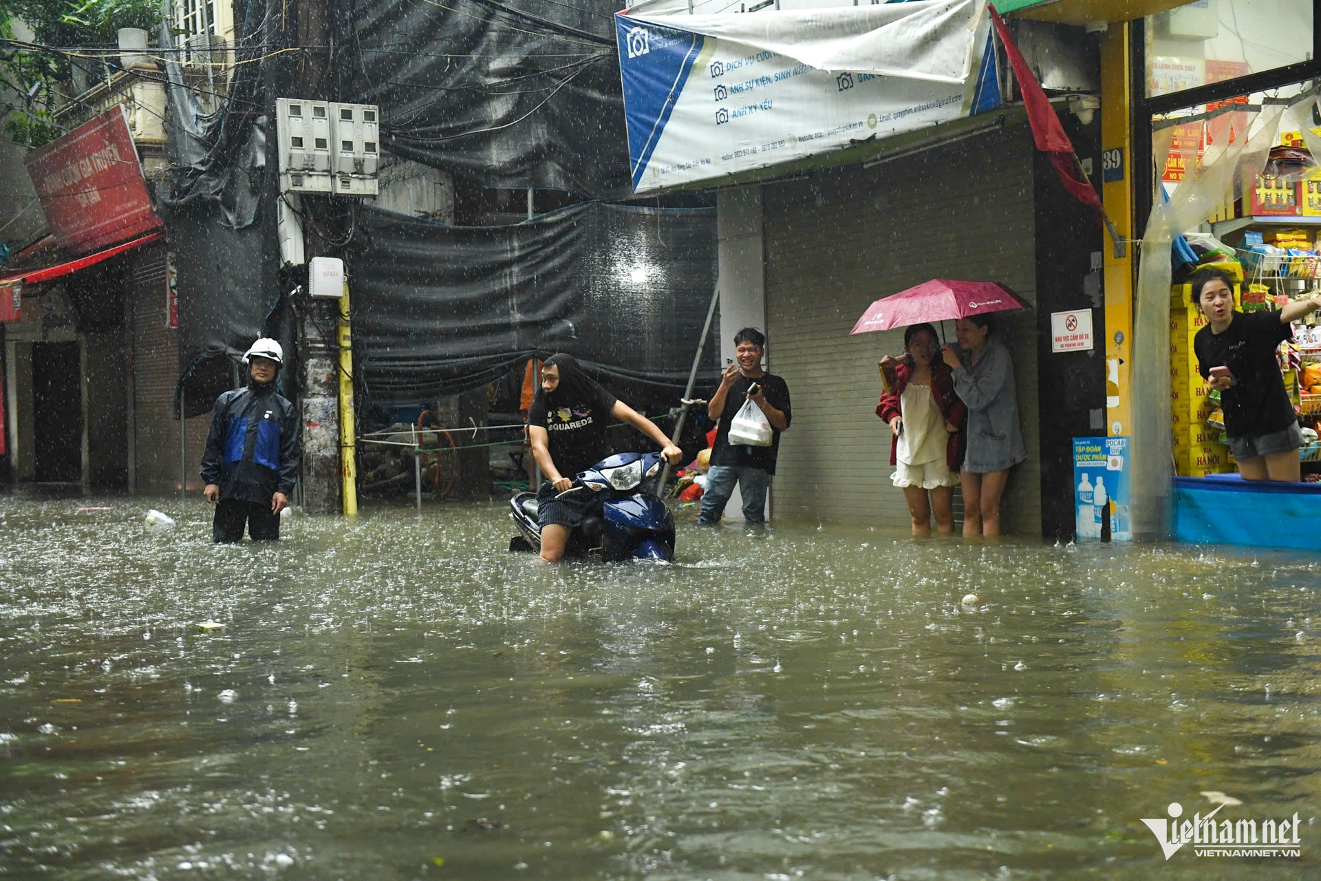 hanoi flood.jpg