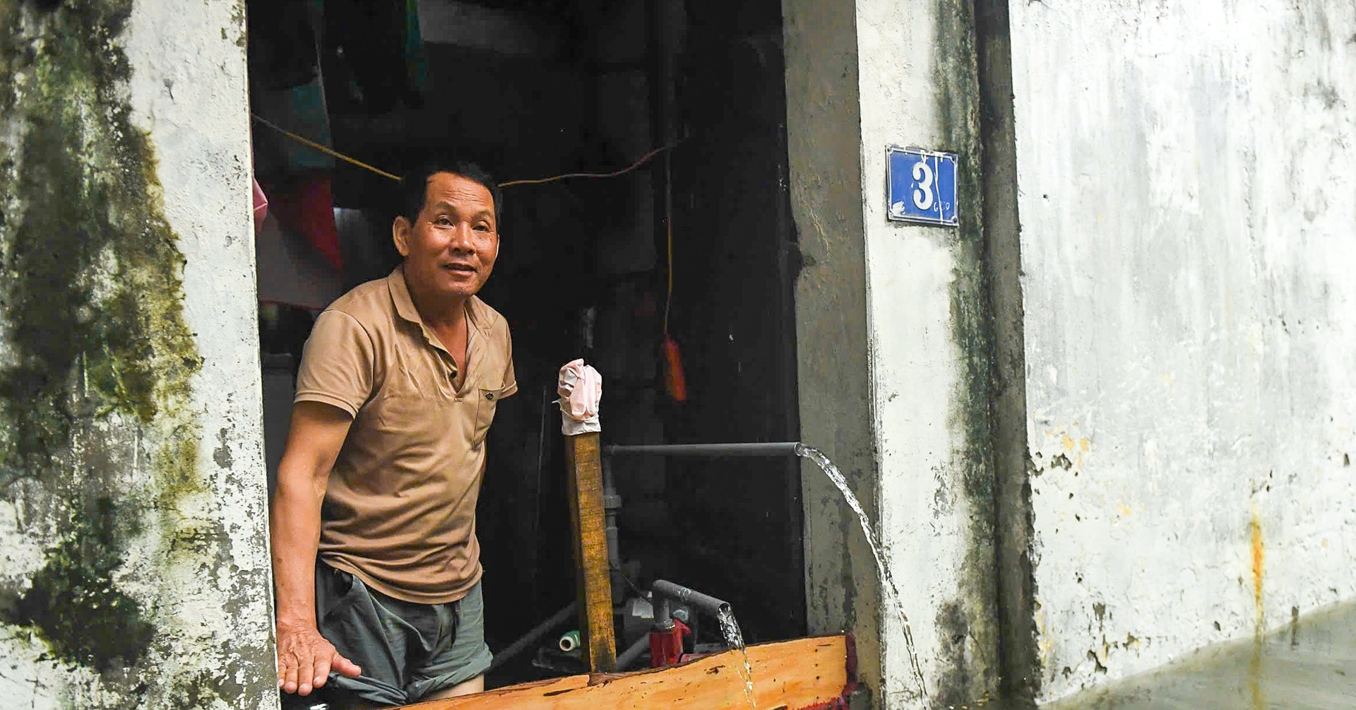 Hanoi hit by flash floods, streets submerged up to one meter