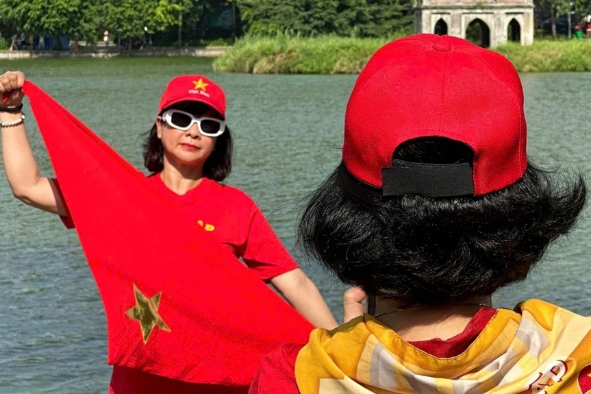 Patriotic T-shirt trend sweeps Vietnam before National Day