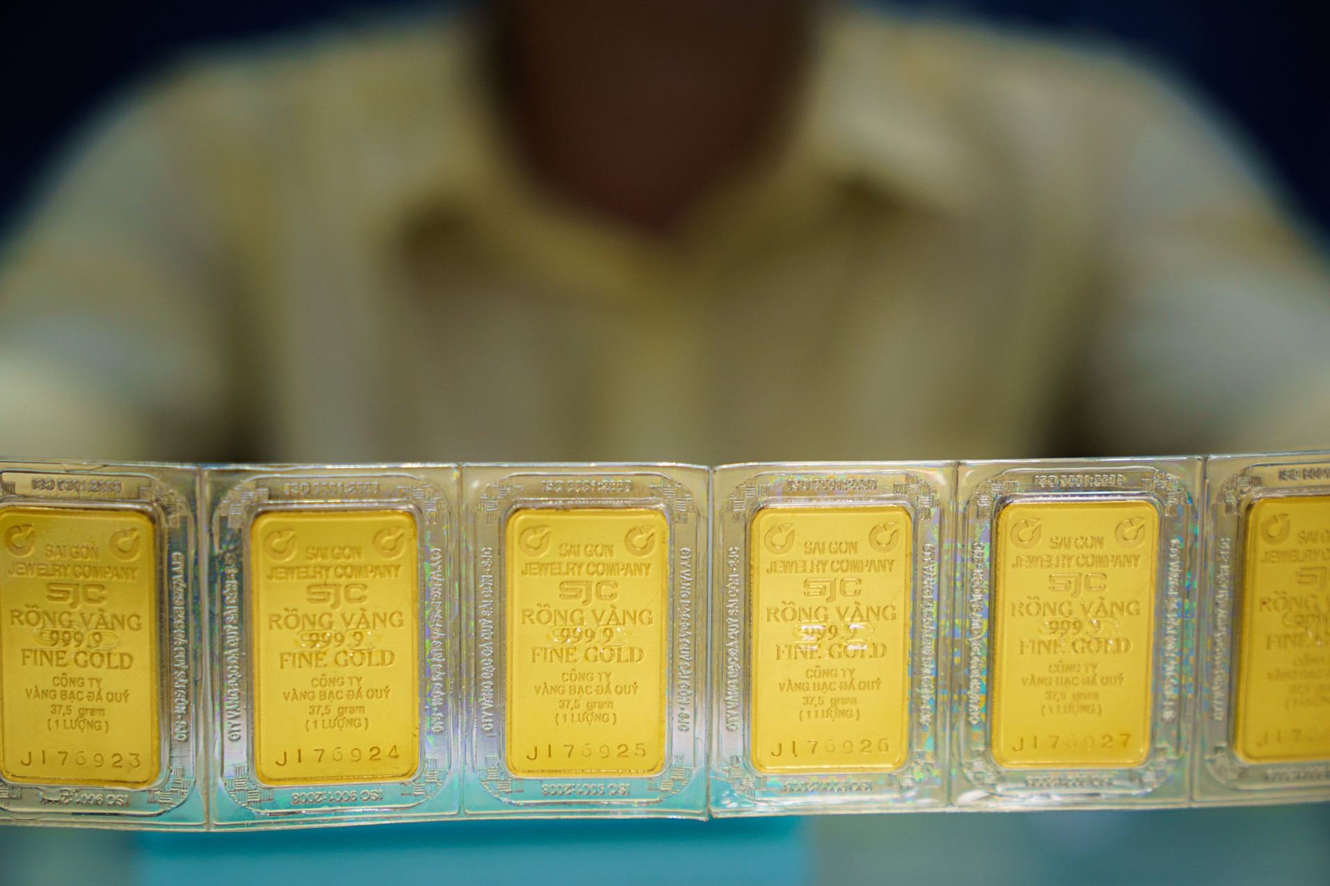 Vietnam ends state control over gold bullion production