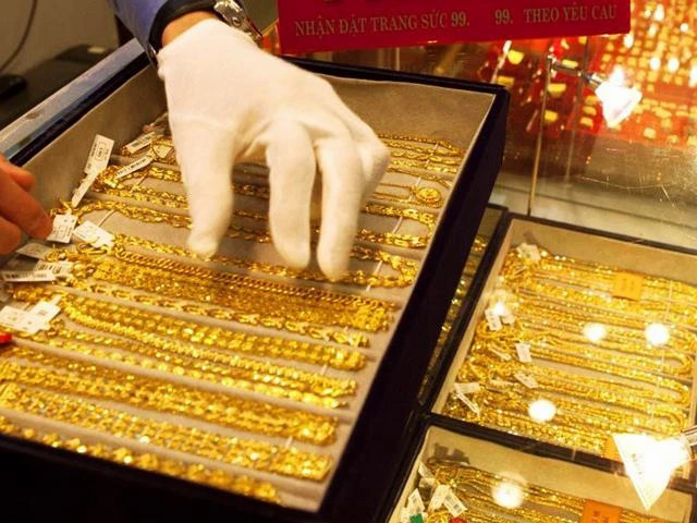 Vietnam may scrap gold jewelry export tax amid record prices