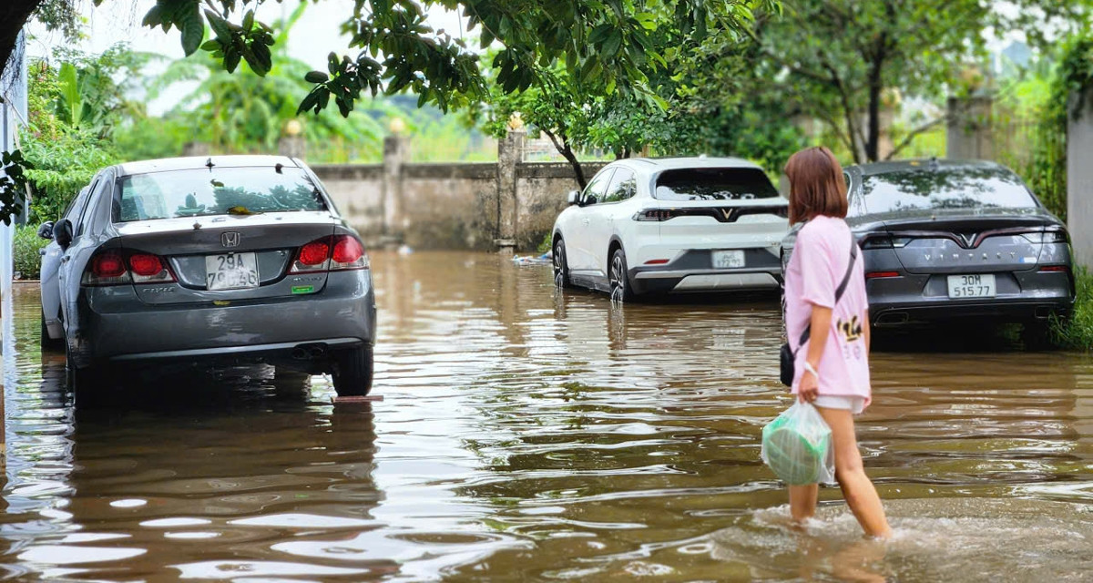 Hanoi apartments submerged as residents struggle with severe flooding