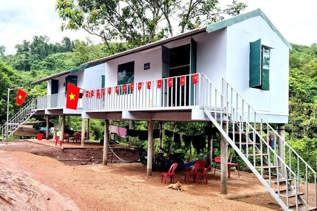 100 new houses handed over to poor ethnic minorities in Quang Tri