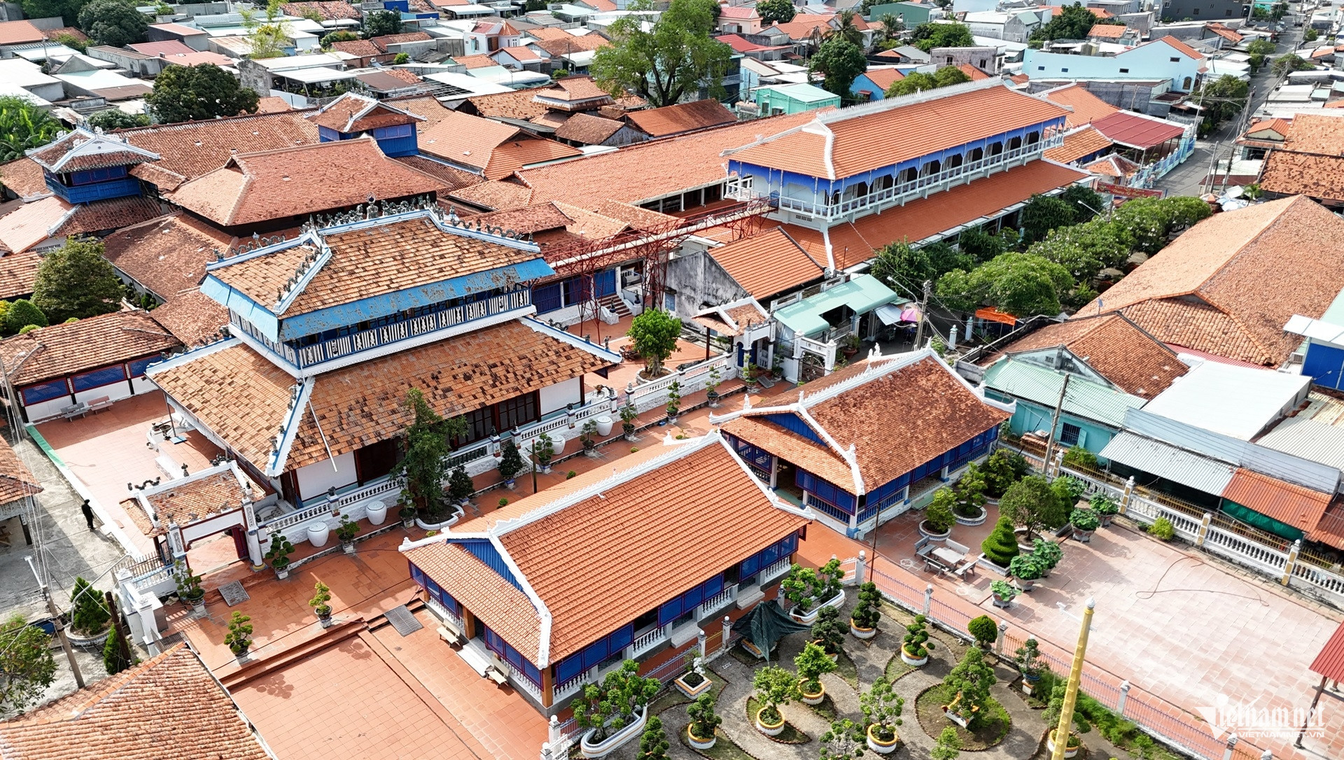 ancient house vietnam.jpg