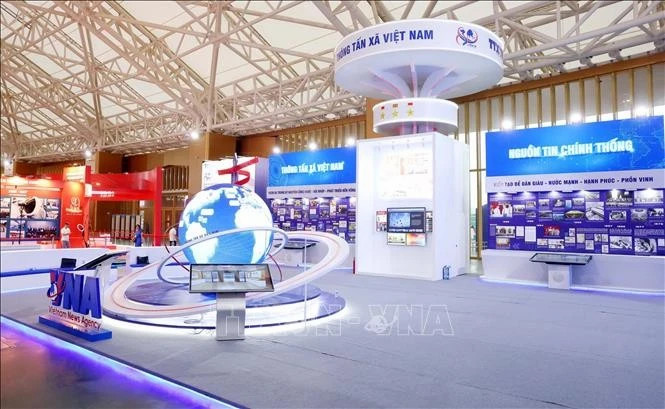 Diverse activities for visitors at exhibition of national achievements