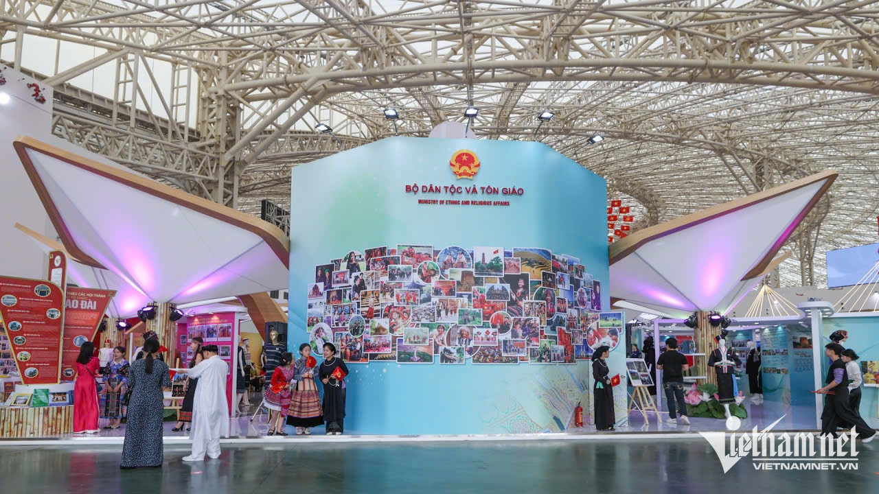 W-Bo Dan toc Ton giao.jpg