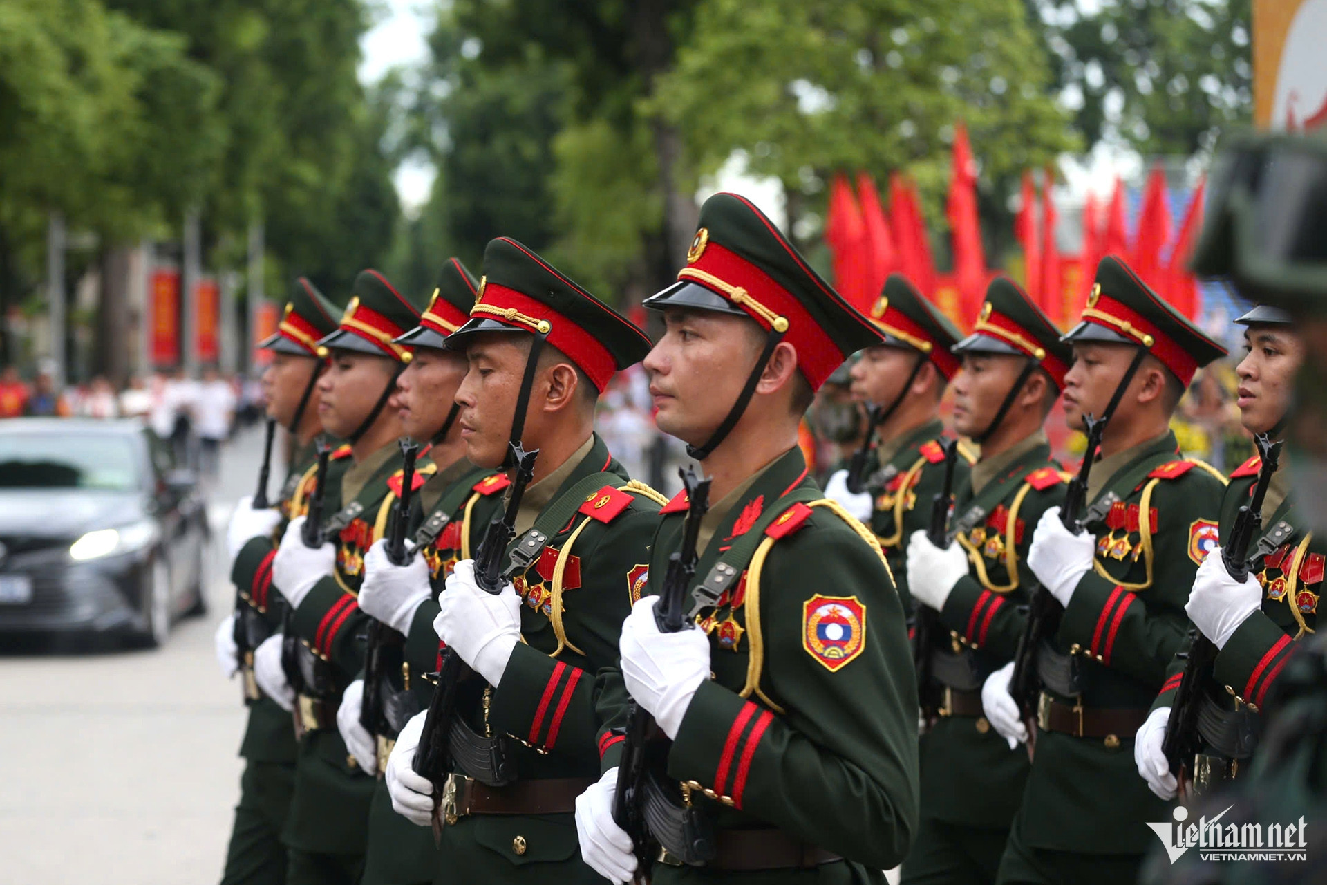hanoi parade4.jpg